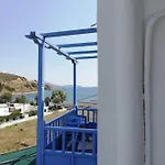 Ξενοδοχείο με διαμερίσματα Blue House Αχερούνες
